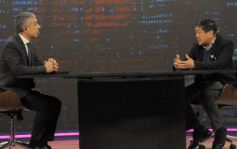 Foto de la galería: Con Gustavo Añibarro en su histórico ciclo televisivo El Periodista, ya en su 19 temporada por Canal Doce