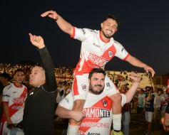 Foto de la galería: Guaraní campeón, llegó el título 40: acá la algarabía en otra fiesta de la familia franjeada en Villa Sarita