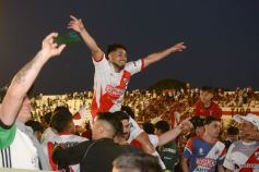 Foto de la galería: Guaraní campeón, llegó el título 40: acá la algarabía en otra fiesta de la familia franjeada en Villa Sarita