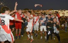 Foto de la galería: Guaraní campeón, llegó el título 40: acá la algarabía en otra fiesta de la familia franjeada en Villa Sarita