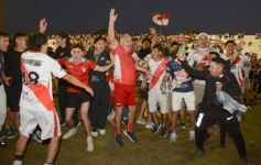 Foto de la galería: Guaraní campeón, llegó el título 40: acá la algarabía en otra fiesta de la familia franjeada en Villa Sarita