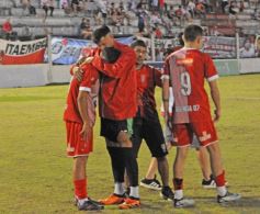 Foto de la galería: Guaraní campeón, llegó el título 40: acá la algarabía en otra fiesta de la familia franjeada en Villa Sarita