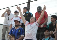 Foto de la galería: Guaraní campeón, llegó el título 40: acá la algarabía en otra fiesta de la familia franjeada en Villa Sarita