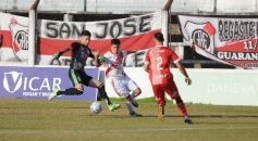 Foto de la galería: Guaraní campeón, llegó el título 40: acá la algarabía en otra fiesta de la familia franjeada en Villa Sarita