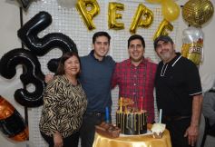 Foto de la galería: Los 35 de Rubén "Pepe" Dávalos: fiesta sorpresa para un sábado a puro festejo con la familia y amigos