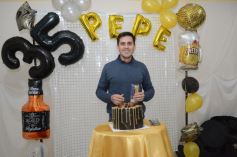 Foto de la galería: Los 35 de Rubén "Pepe" Dávalos: fiesta sorpresa para un sábado a puro festejo con la familia y amigos