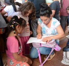 Foto de la galería: El Caps N° 508 de Itaembé Guazú se sumó al festejo de los niños con una tarde de juegos, dibujos y alegría familiar
