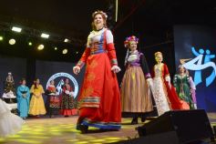 Foto de la galería: Melina Hanelis Zapaya, flamante soberana de la 45° Fiesta Nacional del Inmigrante en Oberá