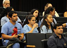 Foto de la galería: El exponente de la India Gurú Prasad brindó una conferencia magistral sobre meditación en la Escuela de Enfermería 