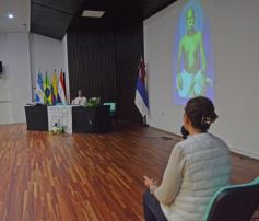 Foto de la galería: El exponente de la India Gurú Prasad brindó una conferencia magistral sobre meditación en la Escuela de Enfermería 