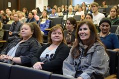 Foto de la galería: El exponente de la India Gurú Prasad brindó una conferencia magistral sobre meditación en la Escuela de Enfermería 