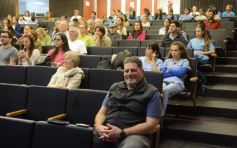 Foto de la galería: El exponente de la India Gurú Prasad brindó una conferencia magistral sobre meditación en la Escuela de Enfermería 