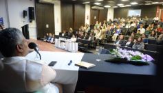 Foto de la galería: El exponente de la India Gurú Prasad brindó una conferencia magistral sobre meditación en la Escuela de Enfermería 