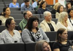 Foto de la galería: El exponente de la India Gurú Prasad brindó una conferencia magistral sobre meditación en la Escuela de Enfermería 