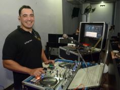 Foto de la galería: Los 15 años de Valentina Belén Kadi, en fotos la noche de fiesta y diversión que compartió en la Peña Tacuarí