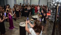 Foto de la galería: Los 15 años de Valentina Belén Kadi, en fotos la noche de fiesta y diversión que compartió en la Peña Tacuarí