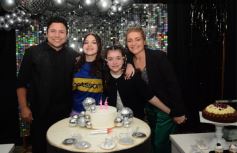 Foto de la galería: Los 15 años de Valentina Belén Kadi, en fotos la noche de fiesta y diversión que compartió en la Peña Tacuarí