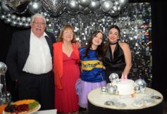 Foto de la galería: Los 15 años de Valentina Belén Kadi, en fotos la noche de fiesta y diversión que compartió en la Peña Tacuarí