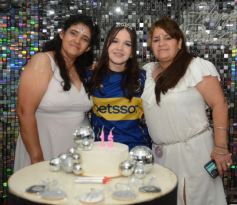 Foto de la galería: Los 15 años de Valentina Belén Kadi, en fotos la noche de fiesta y diversión que compartió en la Peña Tacuarí