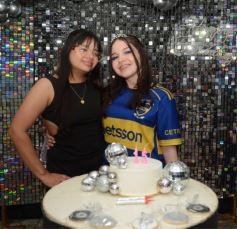 Foto de la galería: Los 15 años de Valentina Belén Kadi, en fotos la noche de fiesta y diversión que compartió en la Peña Tacuarí