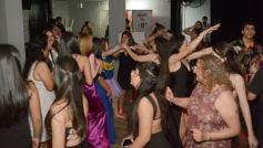 Foto de la galería: Los 15 años de Valentina Belén Kadi, en fotos la noche de fiesta y diversión que compartió en la Peña Tacuarí