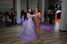 Foto de la galería: Los 15 años de Valentina Belén Kadi, en fotos la noche de fiesta y diversión que compartió en la Peña Tacuarí