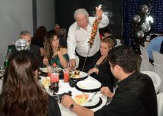 Foto de la galería: Los 15 años de Valentina Belén Kadi, en fotos la noche de fiesta y diversión que compartió en la Peña Tacuarí