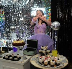 Foto de la galería: Los 15 años de Valentina Belén Kadi, en fotos la noche de fiesta y diversión que compartió en la Peña Tacuarí