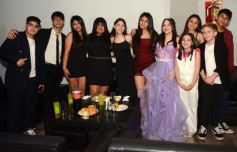 Foto de la galería: Los 15 años de Valentina Belén Kadi, en fotos la noche de fiesta y diversión que compartió en la Peña Tacuarí