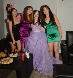 Foto de la galería: Los 15 años de Valentina Belén Kadi, en fotos la noche de fiesta y diversión que compartió en la Peña Tacuarí