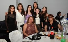 Foto de la galería: Los 15 años de Valentina Belén Kadi, en fotos la noche de fiesta y diversión que compartió en la Peña Tacuarí