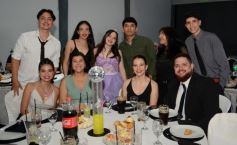 Foto de la galería: Los 15 años de Valentina Belén Kadi, en fotos la noche de fiesta y diversión que compartió en la Peña Tacuarí