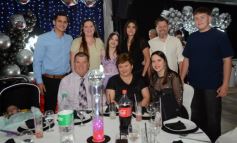 Foto de la galería: Los 15 años de Valentina Belén Kadi, en fotos la noche de fiesta y diversión que compartió en la Peña Tacuarí