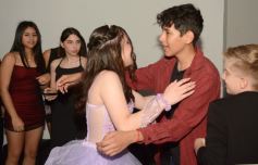 Foto de la galería: Los 15 años de Valentina Belén Kadi, en fotos la noche de fiesta y diversión que compartió en la Peña Tacuarí