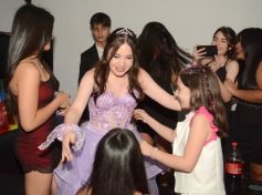 Foto de la galería: Los 15 años de Valentina Belén Kadi, en fotos la noche de fiesta y diversión que compartió en la Peña Tacuarí