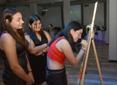 Foto de la galería: Los 15 años de Valentina Belén Kadi, en fotos la noche de fiesta y diversión que compartió en la Peña Tacuarí