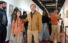 Foto de la galería: Gustavo Añibarro inauguró su Muestra "Papeles con Historia", colección inédita y aporte cultural que expone en la ciudad