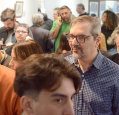 Foto de la galería: Gustavo Añibarro inauguró su Muestra "Papeles con Historia", colección inédita y aporte cultural que expone en la ciudad