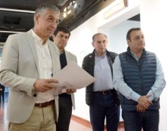 Foto de la galería: Gustavo Añibarro inauguró su Muestra "Papeles con Historia", colección inédita y aporte cultural que expone en la ciudad
