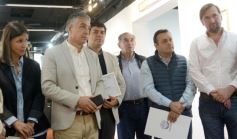 Foto de la galería: Gustavo Añibarro inauguró su Muestra "Papeles con Historia", colección inédita y aporte cultural que expone en la ciudad