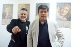 Foto de la galería: Gustavo Añibarro inauguró su Muestra "Papeles con Historia", colección inédita y aporte cultural que expone en la ciudad