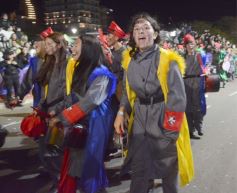 Foto de la galería: Está en marcha la fiesta: de la 1ra noche cumplida y hay más de toda la energía y alegría que trae la Estudiantina 2025