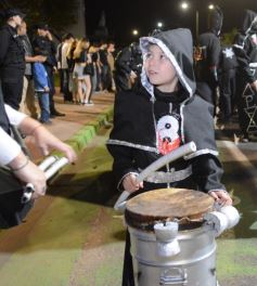 Foto de la galería: Está en marcha la fiesta: de la 1ra noche cumplida y hay más de toda la energía y alegría que trae la Estudiantina 2025