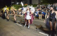 Foto de la galería: Está en marcha la fiesta: de la 1ra noche cumplida y hay más de toda la energía y alegría que trae la Estudiantina 2025