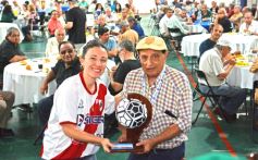 Foto de la galería: A las glorias del fútbol misionero: reencuentro, distinciones y emoción en el homenaje que tuvieron por su día