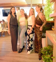 Foto de la galería: Boutique Encantos puso cita con la celebración y solidaridad compartiendo sus 15 años junto a la moda en la ciudad