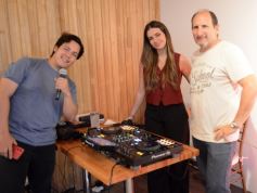 Foto de la galería: Boutique Encantos puso cita con la celebración y solidaridad compartiendo sus 15 años junto a la moda en la ciudad