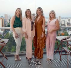 Foto de la galería: Boutique Encantos puso cita con la celebración y solidaridad compartiendo sus 15 años junto a la moda en la ciudad