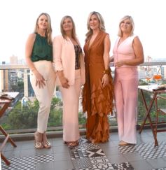 Foto de la galería: Boutique Encantos puso cita con la celebración y solidaridad compartiendo sus 15 años junto a la moda en la ciudad