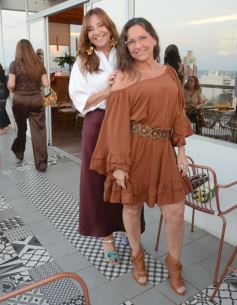 Foto de la galería: Boutique Encantos puso cita con la celebración y solidaridad compartiendo sus 15 años junto a la moda en la ciudad